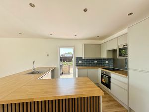 Kitchen-Diner- click for photo gallery
